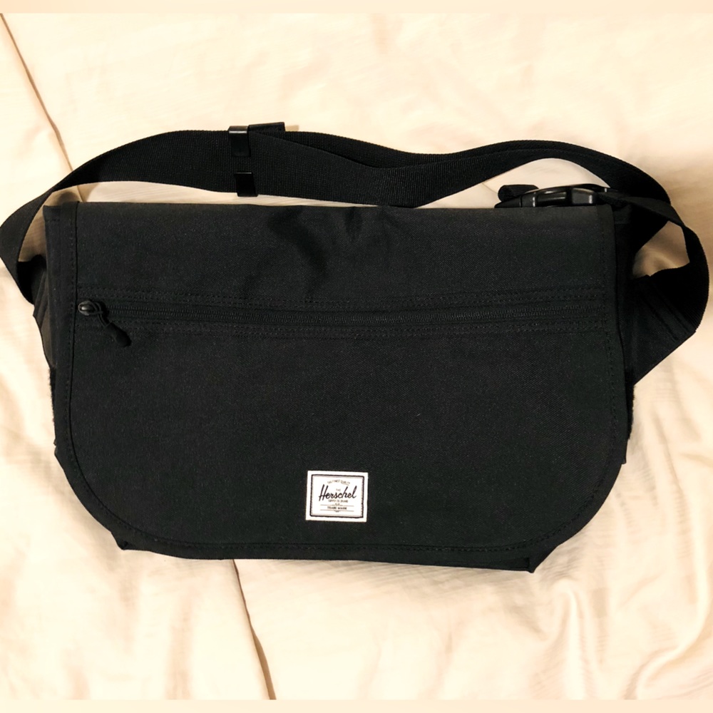 COPY - Herschel Laptop Messenger Bag